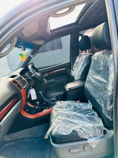 A picture of Toyota landcruiser 120