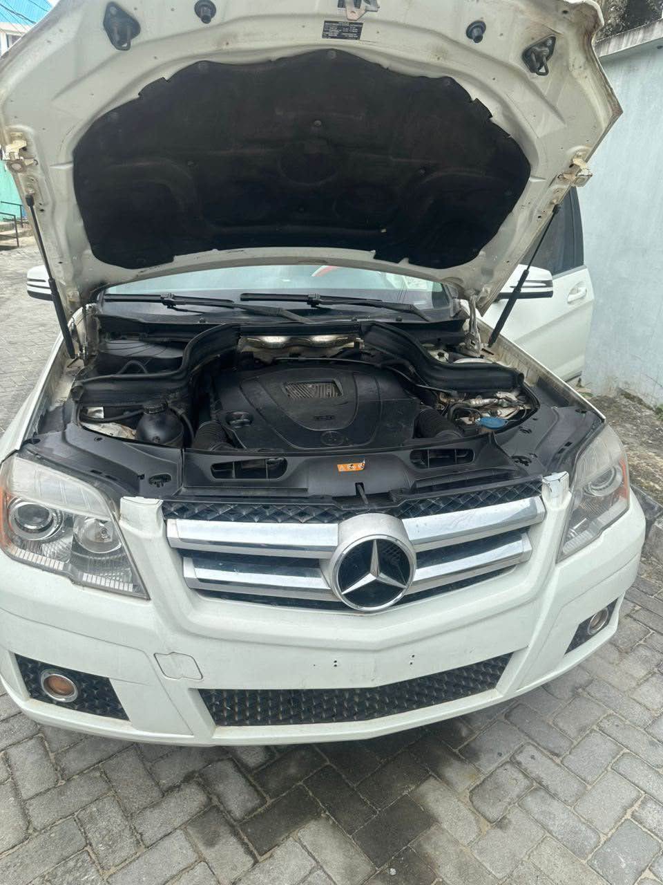 A picture of Extremely clean Mercedes Benz GLK 2011 super sharp
