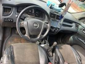 A picture of 2006 Kia Sportage 4 plugs engine with manual gear