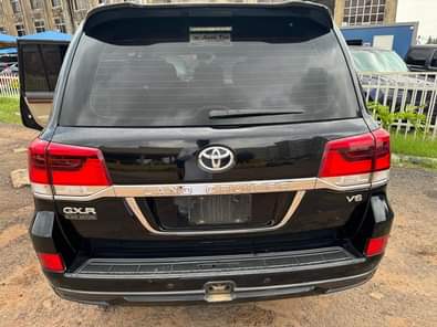 A picture of 2018 V6 Toyota Land Cruiser V6 GXR foreign almost Brand