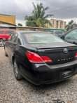 A picture of Toyota Avalon 06