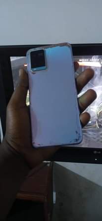 A picture of Vivo y33s GB 128
