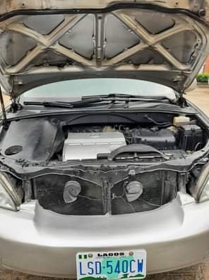 A picture of Lexus RX 330 Model 2006 Engine Gear super sharp AC