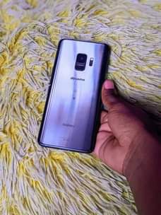 A picture of Samsung s9 plain