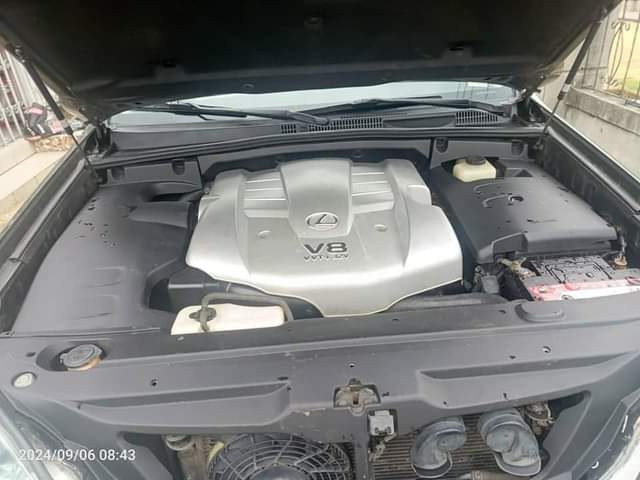 A picture of Belgium grade 2008 Lexus Gx470 with v6 engine Units silent