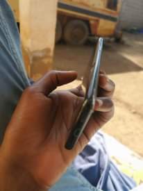A picture of Samsung galaxy S9 200 000 negotiable