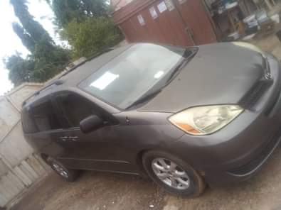 A picture of Toyota Sienna 2005 model for sale Clean first body and