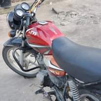 A picture of Tvs star HLX 125 ipo usafili binafsi saaafi kabisaaa Laki