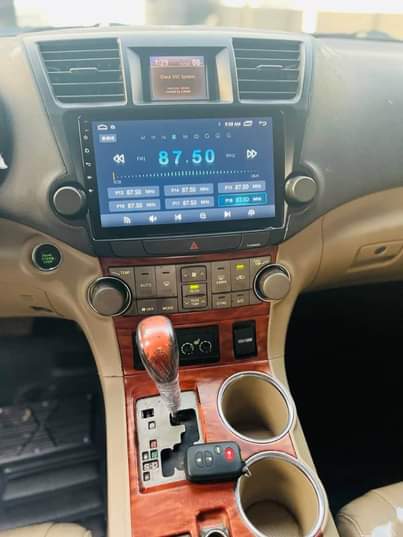 A picture of Bearly Used Toyota Highlander Limited Edition 2010