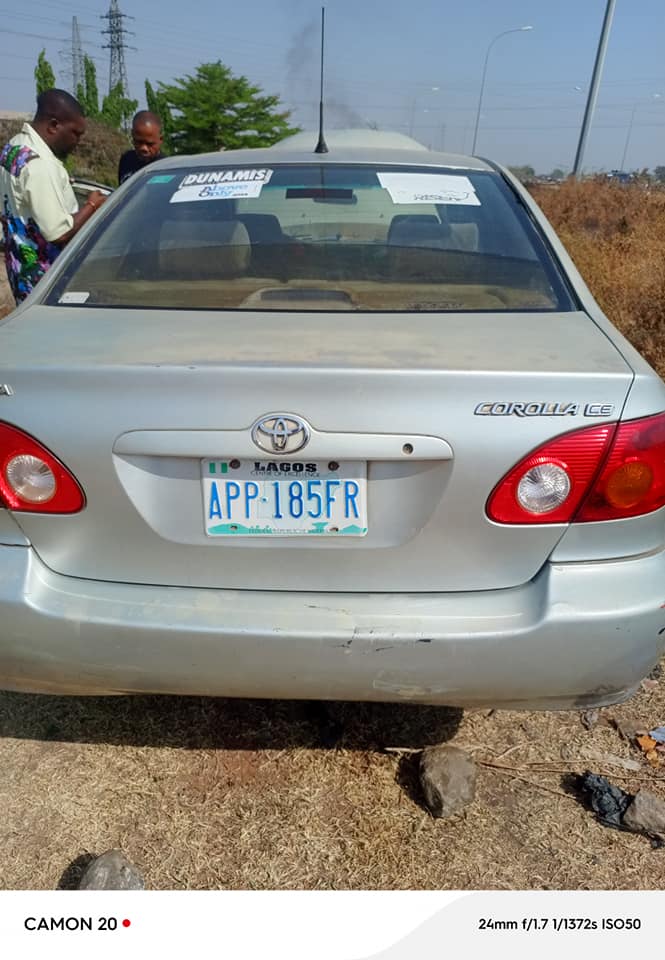 A picture of Toyota Corolla 04