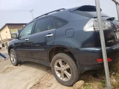 A picture of Lexus RX400