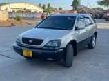 A picture of 2005 TOYOTA HARRIER OLD