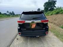 A picture of 2017 model Toyota Highlander First body fullest option Sound Engine