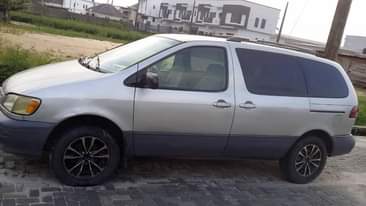 A picture of Toyota sienna