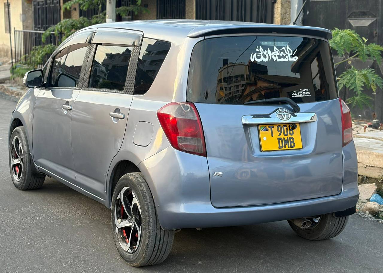 A picture of TOYOTA RACTIS SWEET RRG DMB