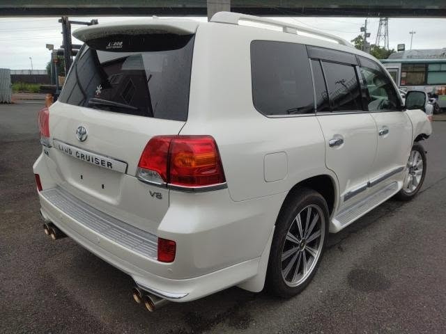 A picture of 2014 TOYOTA LAND CRUISER 200 V8 READY TO BE IMPORTED