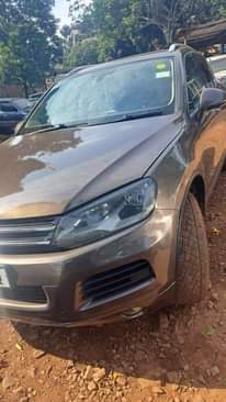 A picture of 2014 Vw Toureg Cream