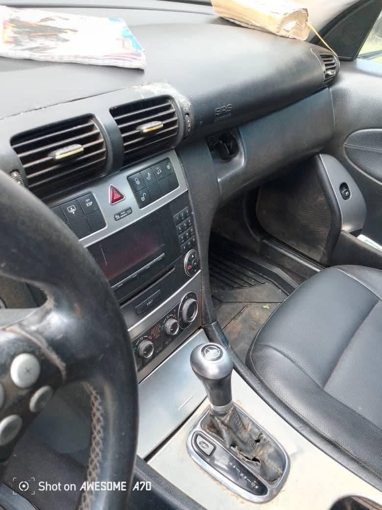 A picture of Benz c 230 pure first body pan 4 plugs Auto