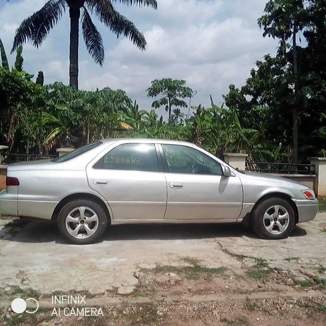 A picture of Toyota Camry droplight 2.2