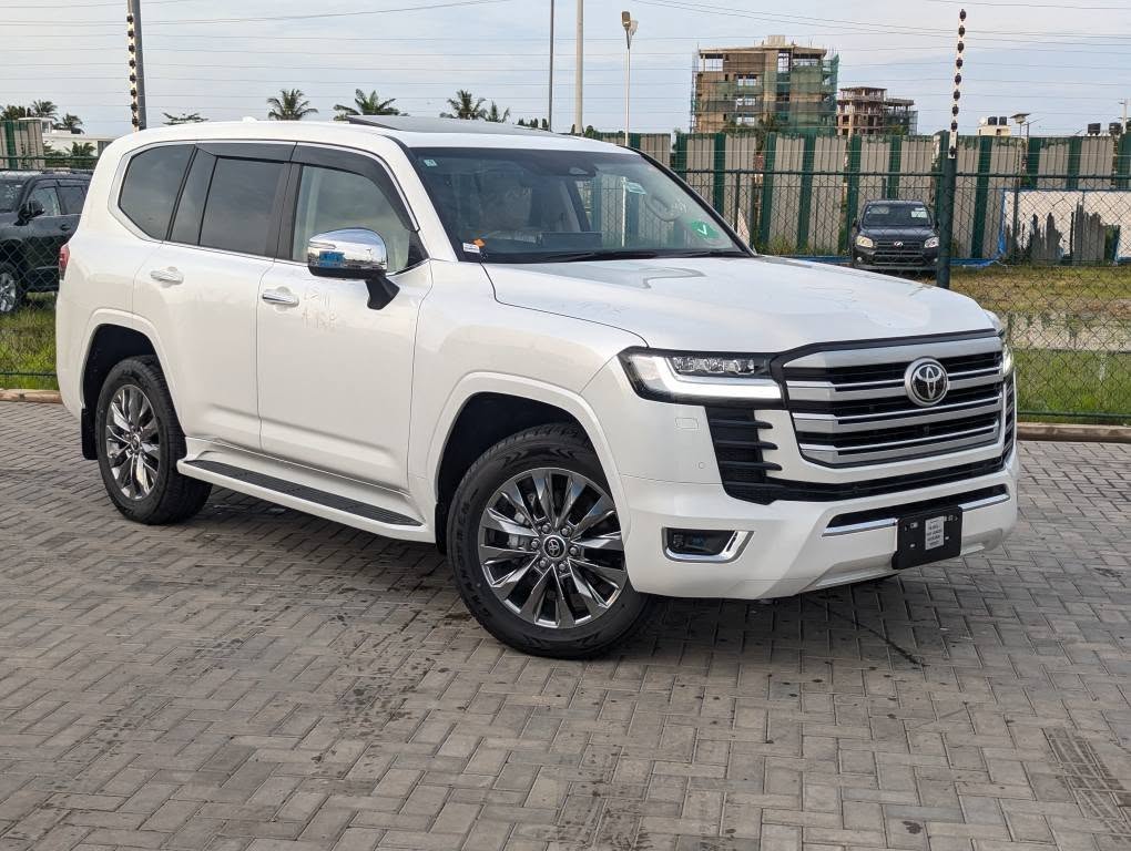 A picture of TOYOTA LAND CRUISER ZX