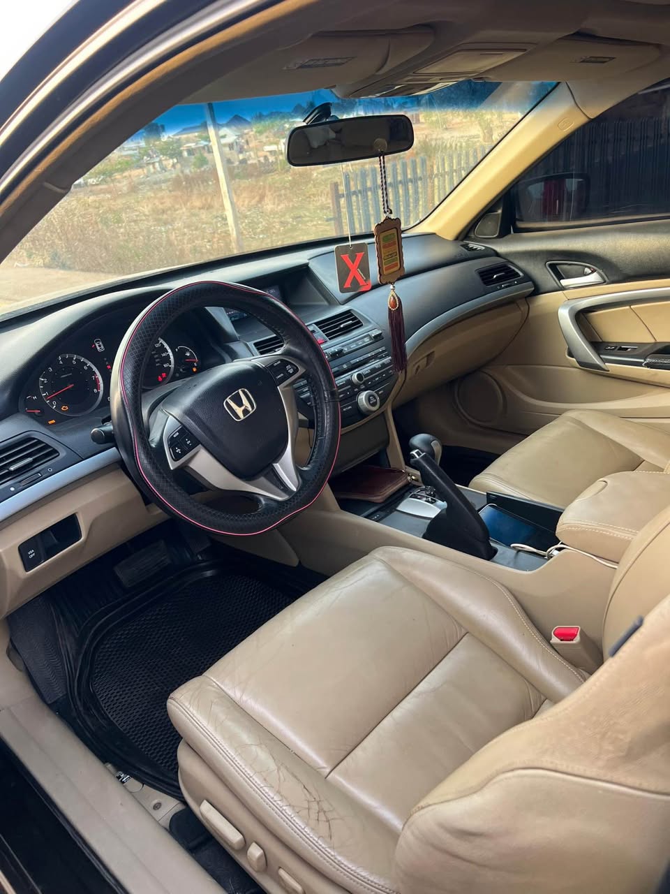 A picture of Honda Accord 2010 V6