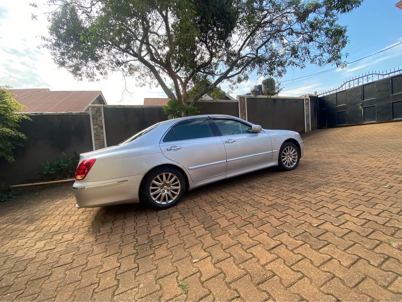 A picture of Toyota Crown Majesta Silver 2010