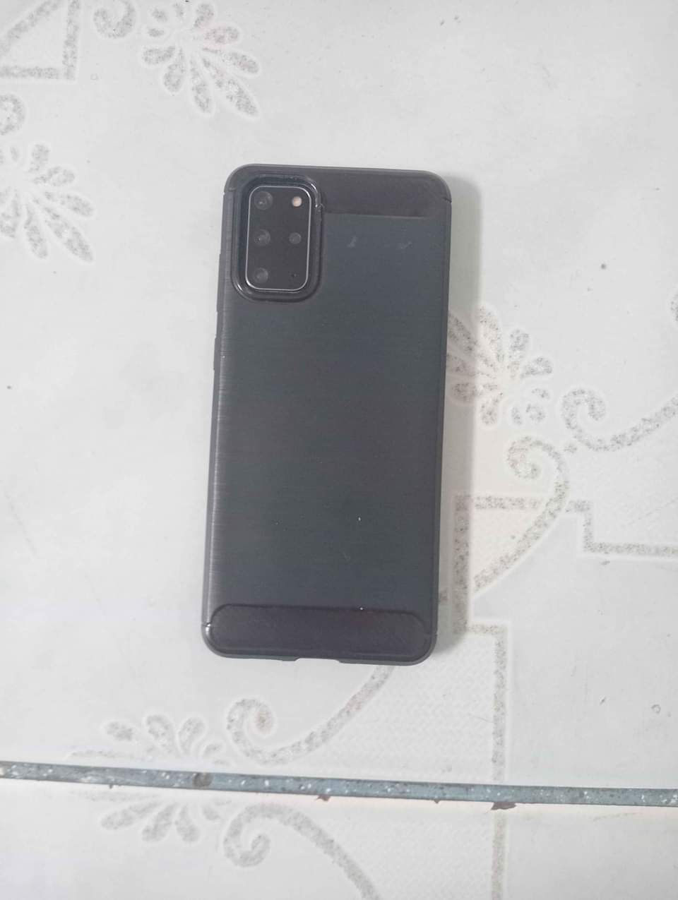 A picture of Nauza samsung S20 plus 5G ina 128gb na ina ram