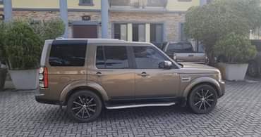 A picture of Car available for sale 2014 model of LR4 Discovery Only