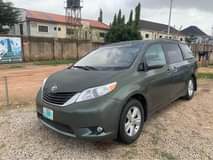 A picture of Toyota Sienna 2010
