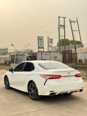 A picture of 2020 Toyota camry se