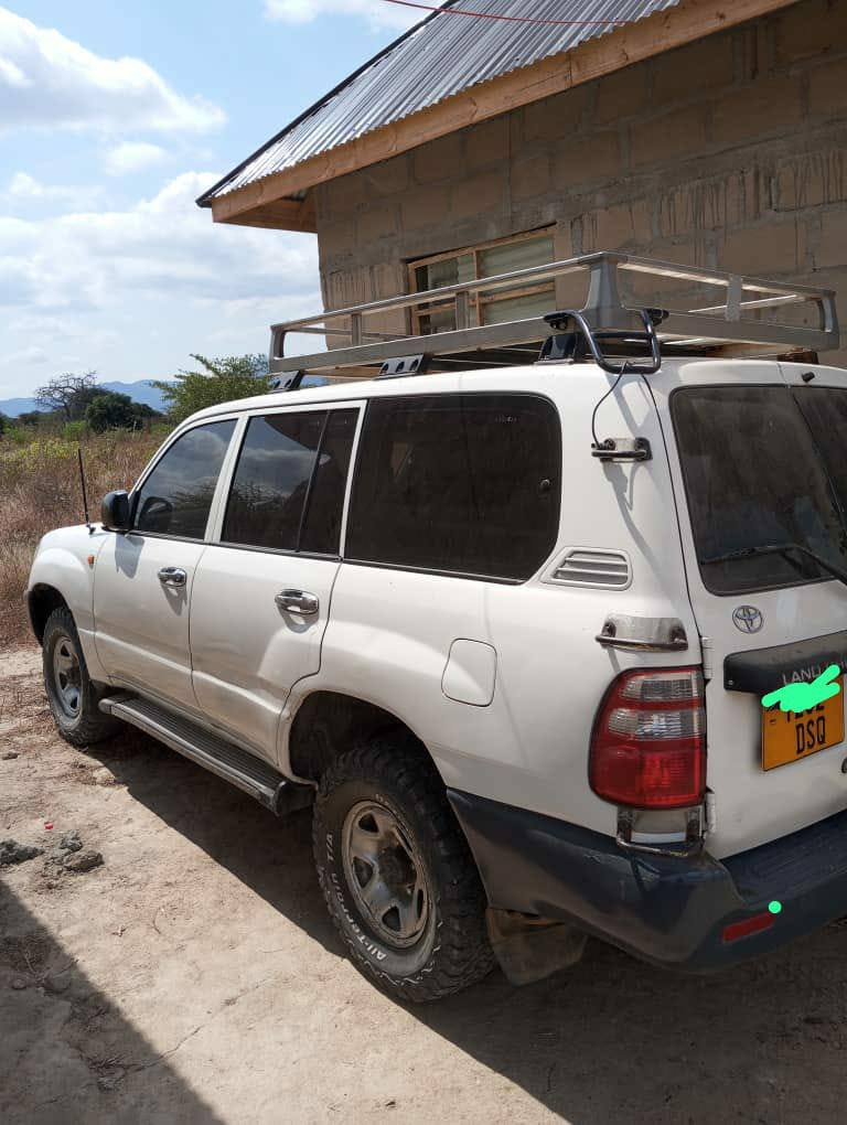 A picture of Land cruiser GX Reg no DS manu