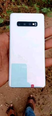 A picture of samsung s10