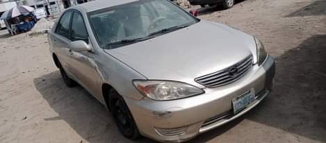 A picture of 04 model toyota Camry for sale 1 5m