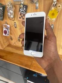 A picture of iPhone 7 32GB