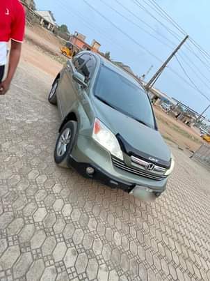 A picture of Clean in and out Honda CRV 2007 forsale