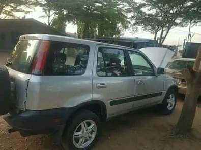 A picture of Honda CRV 2000 model available for sale Price 1 5m