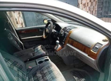 A picture of Honda CR V 2007 neatly used