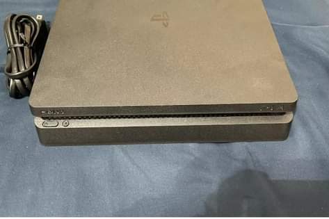 A picture of Ps4 slim v11