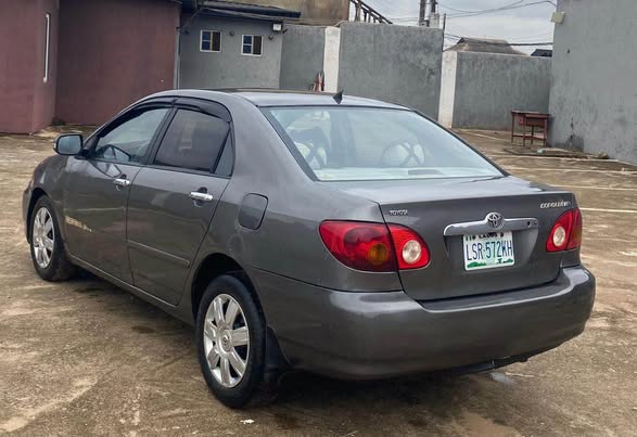 A picture of Toyota Corolla 2004