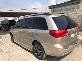 A picture of Toyota Sienna 2005 Model