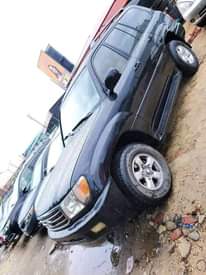 A picture of Toyota land cruiser 2003 nodel