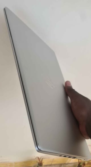 A picture of Hp 16ram 500SSD type C changer 8th generation i7 new