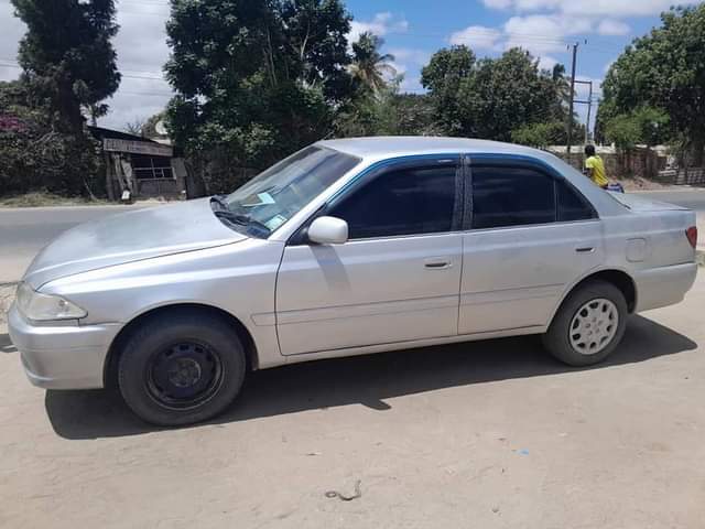 A picture of TOYOTA CARINA TI 5A 1490 CC BEI 7 7 MIL