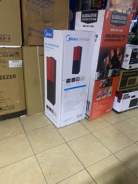 A picture of Midea water dispenser