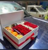 A picture of Flower bouquets n gift hampers