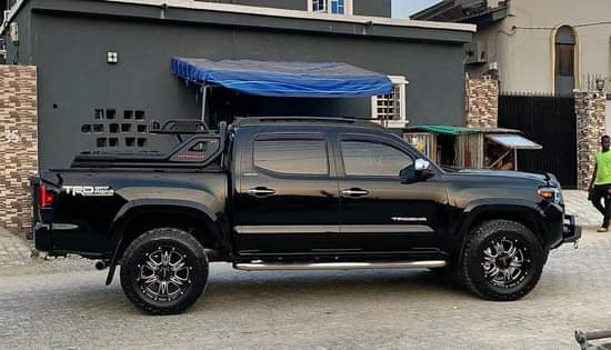 A picture of oks Toyota Tacoma Year 2018 Turbo Colour Black Keyless Wireless