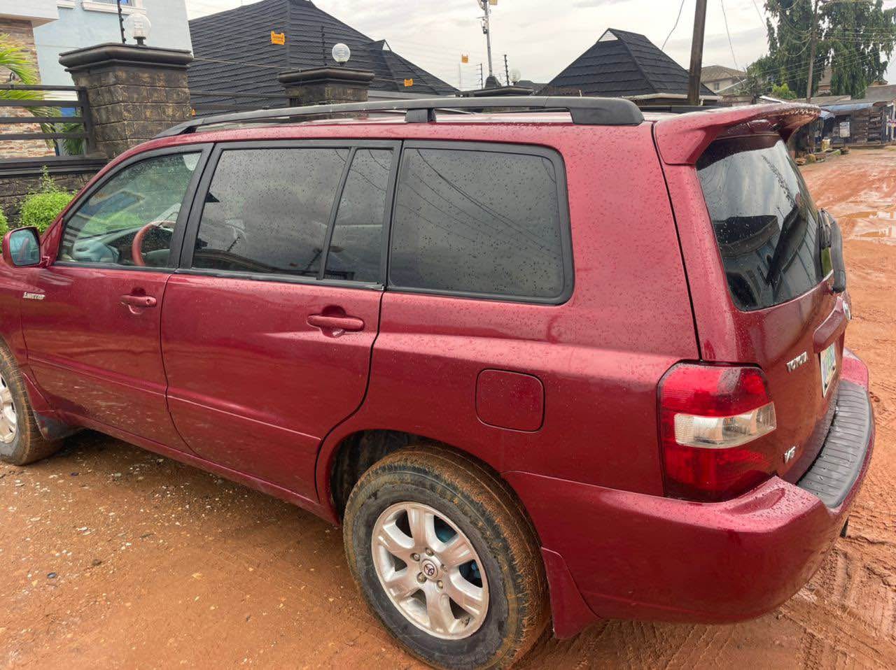 A picture of Clean 2004 highlander