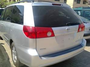 A picture of automatic transmission keyless entry fabric seat alloy wheel power door