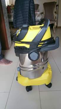A picture of SELLING THIS WHOOVER AT GIVE AWAY PRICE WHATSAPP 256706661164