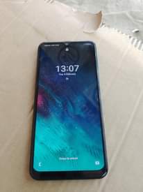 A picture of Nauza simu Samsung Galaxy A50 GB 128 kipengele maiki mbovu